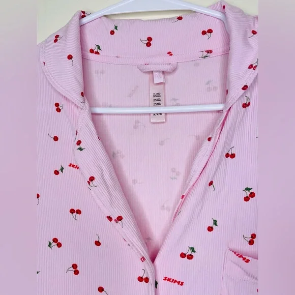 SKIMS- Valentine’s Collection- Soft Lounge Sleep Set Cherry Print - Picture 9 of 11